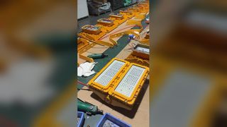 एल्यूमीनियम मिश्र धातु आवास के साथ IP65 आउटडोर औद्योगिक एलईडी विस्फोट रोधी प्रकाश व्यवस्था का परिचय दें