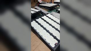 टिकाऊ एलईडी हाई मास्ट लाइट 30°-90° बीम एंगल स्पोर्ट्स बास्केटबॉल कोर्ट स्टेडियम