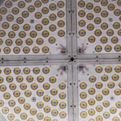 आउटडोर व्यायामशाला के लिए 3000-6500K रंग तापमान और 50,000 घंटे के जीवनकाल के साथ IP66 वाटरप्रूफ एलईडी स्टेडियम लाइटिंग