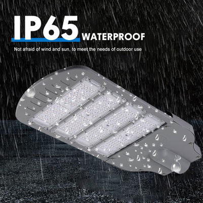 आउटडोर हाईवे लाइटिंग के लिए एडजस्टेबल ब्रैकेट के साथ IP65 सुरक्षा उच्च चमक एलईडी स्ट्रीट लाइट