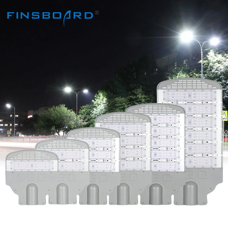 IP65 वाटरप्रूफ हाई ट्रांसमिटेंस डाई-कास्टिंग एल्यूमीनियम एलईडी स्ट्रीट लाइट आउटडोर वातावरण के लिए