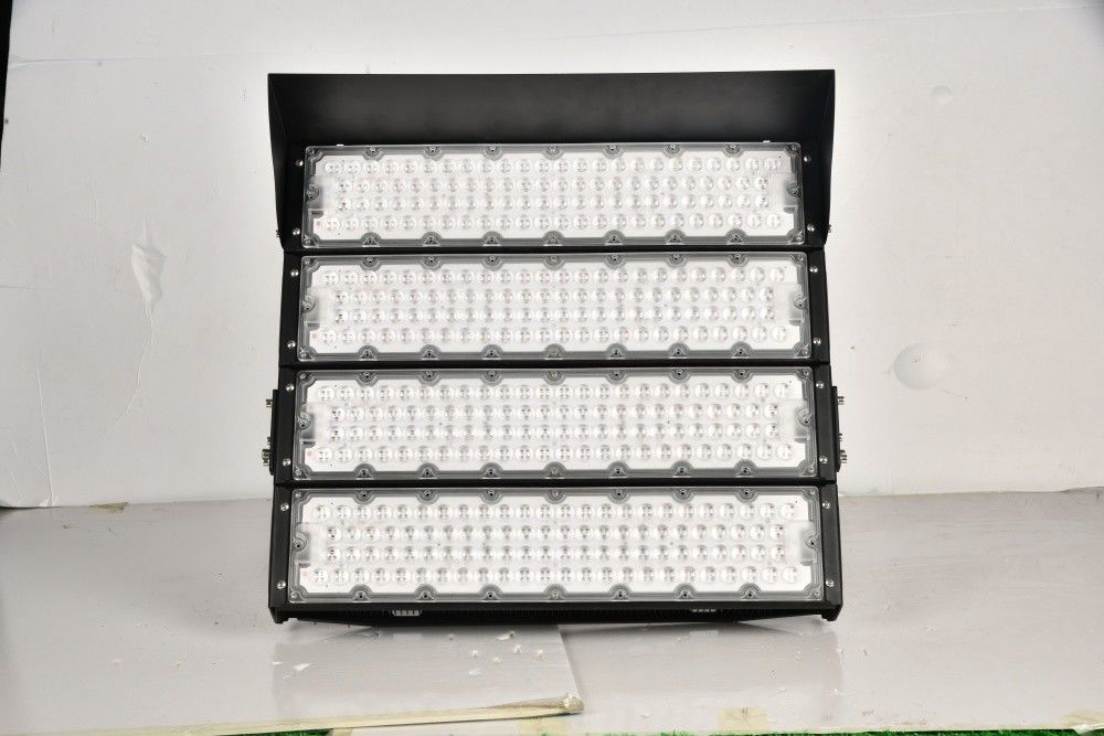 आईपी65 वाटरप्रूफ एलईडी हाई मास्ट लाइट के साथ 50,000 घंटे जीवनकाल और स्टेडियम के लिए समायोज्य बीम कोण