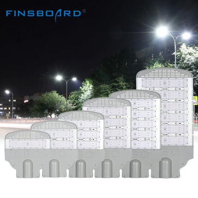 IP65 वाटरप्रूफ हाई ट्रांसमिटेंस डाई-कास्टिंग एल्यूमीनियम एलईडी स्ट्रीट लाइट आउटडोर वातावरण के लिए